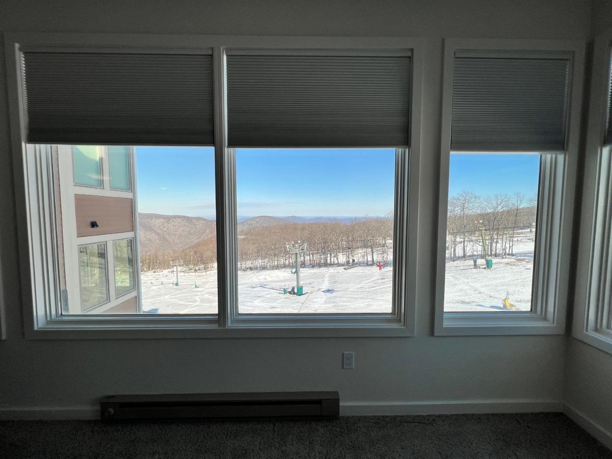 Diamond Adventure Slope Side With Foosball And Arcade At Wintergreen Resort Exterior photo